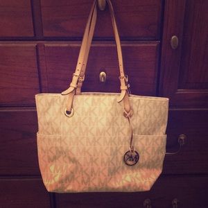 Michael Kors Jet Set Tote - Medium